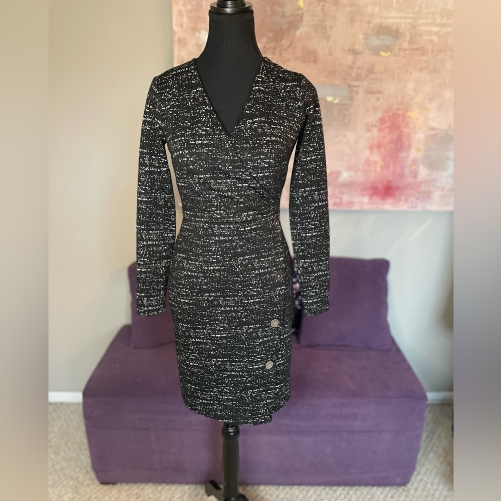 Ann Taylor Black & White Jacquard Long Sleeve VNeck Sheath Button Wrap Dress 00P